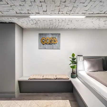 Paulay At Opera P39 *